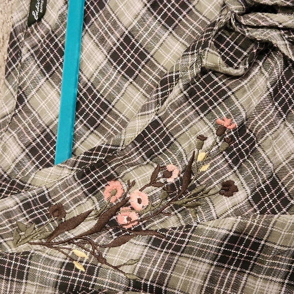 NEW EDDIE Bauer embroidered blouse. Sz 2XL NEW WITH TAGS. CLOSET CLOSING - Picture 8 of 11